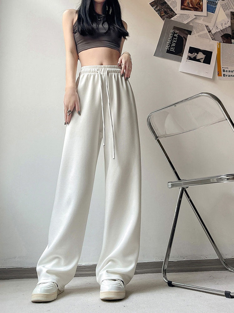 Wide-Leg Jogging Pants