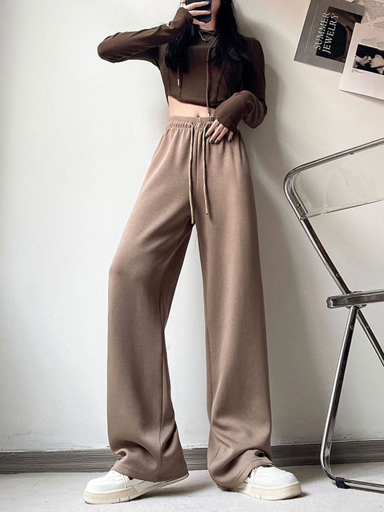 Wide-Leg Jogging Pants