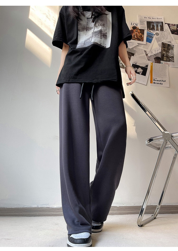 Wide-Leg Jogging Pants